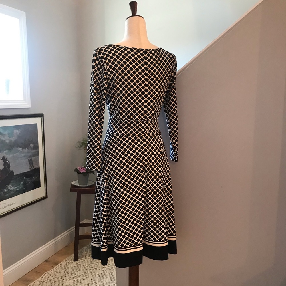 TALBOTS Travel Dress Women’s Black Ivory Diamond Abstract 3/4 Sleeve Sz Small